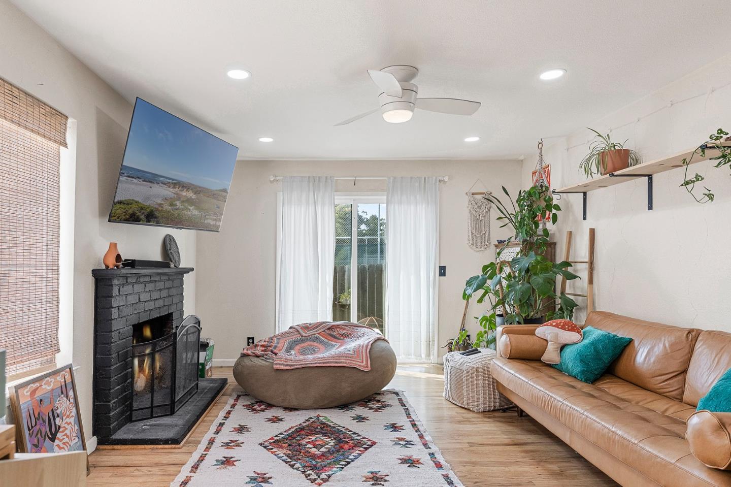 Detail Gallery Image 14 of 23 For 1169 Yosemite St, Seaside,  CA 93955 - 5 Beds | 2 Baths