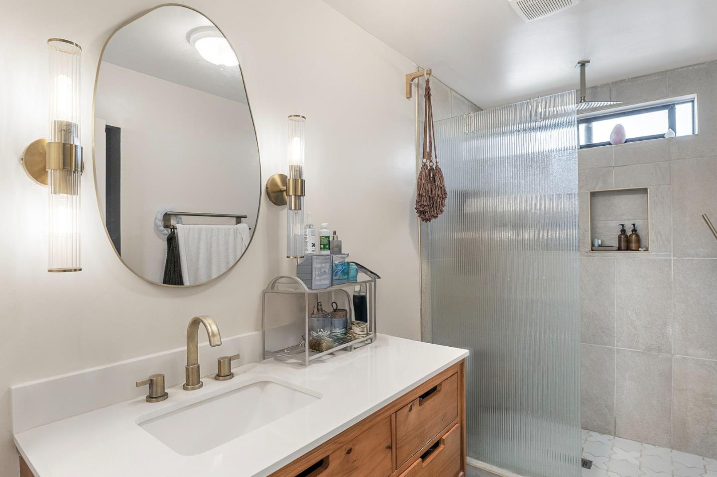 Detail Gallery Image 6 of 23 For 1169 Yosemite St, Seaside,  CA 93955 - 5 Beds | 2 Baths