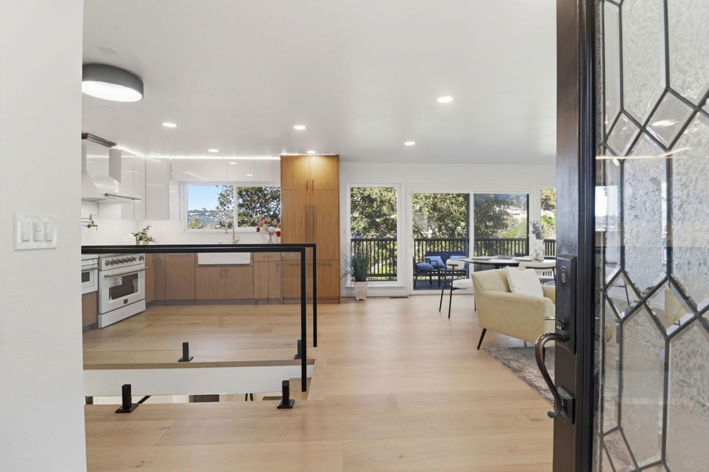 Detail Gallery Image 5 of 55 For 104 Winding Way, San Carlos,  CA 94070 - 3 Beds | 2 Baths