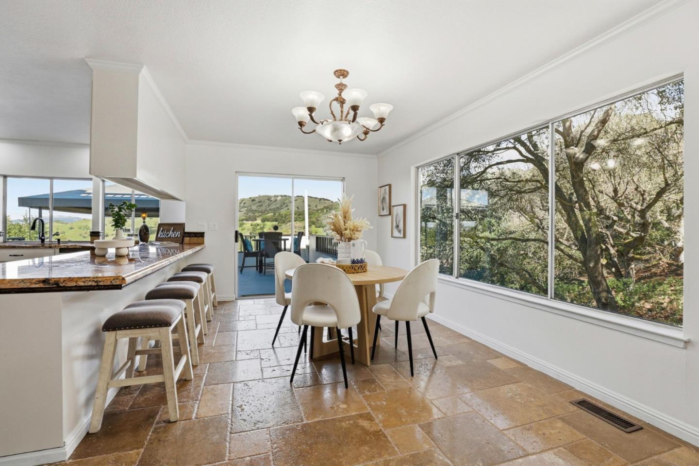 Detail Gallery Image 15 of 99 For 17112 Shady Lane Dr, Morgan Hill,  CA 95037 - 5 Beds | 4/1 Baths