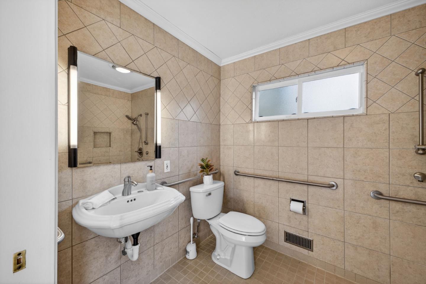 Detail Gallery Image 11 of 33 For 632 Lanfair Dr, San Jose,  CA 95136 - 5 Beds | 3 Baths