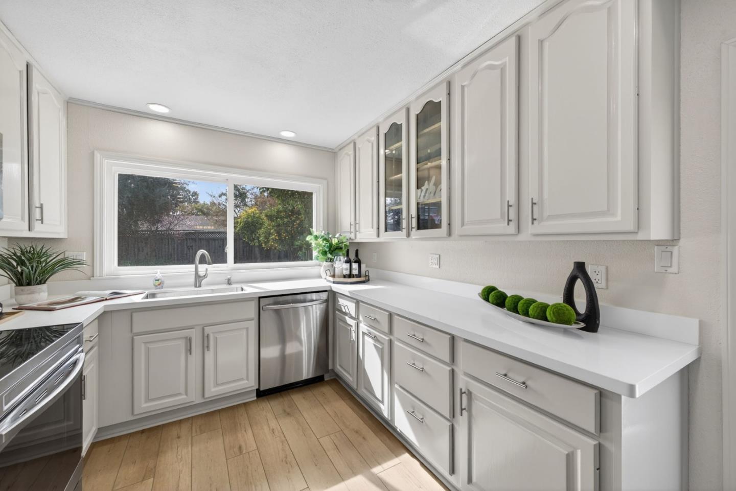 Detail Gallery Image 5 of 33 For 632 Lanfair Dr, San Jose,  CA 95136 - 5 Beds | 3 Baths