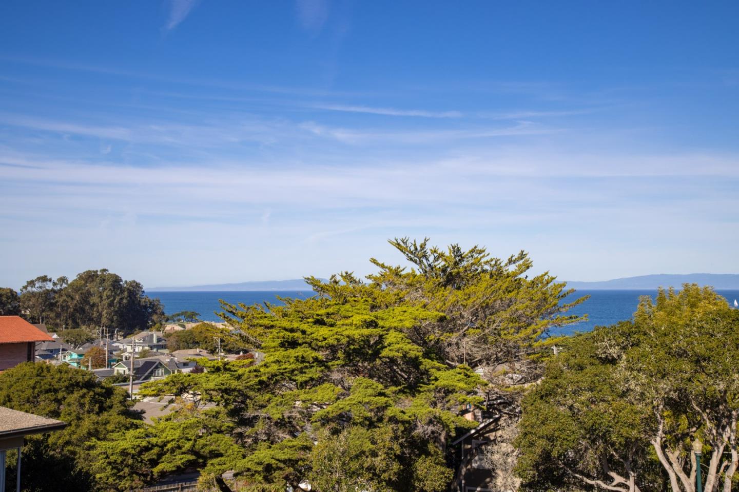 Detail Gallery Image 14 of 20 For 311 Lighthouse, Pacific Grove,  CA 93950 - 4 Beds | 2 Baths