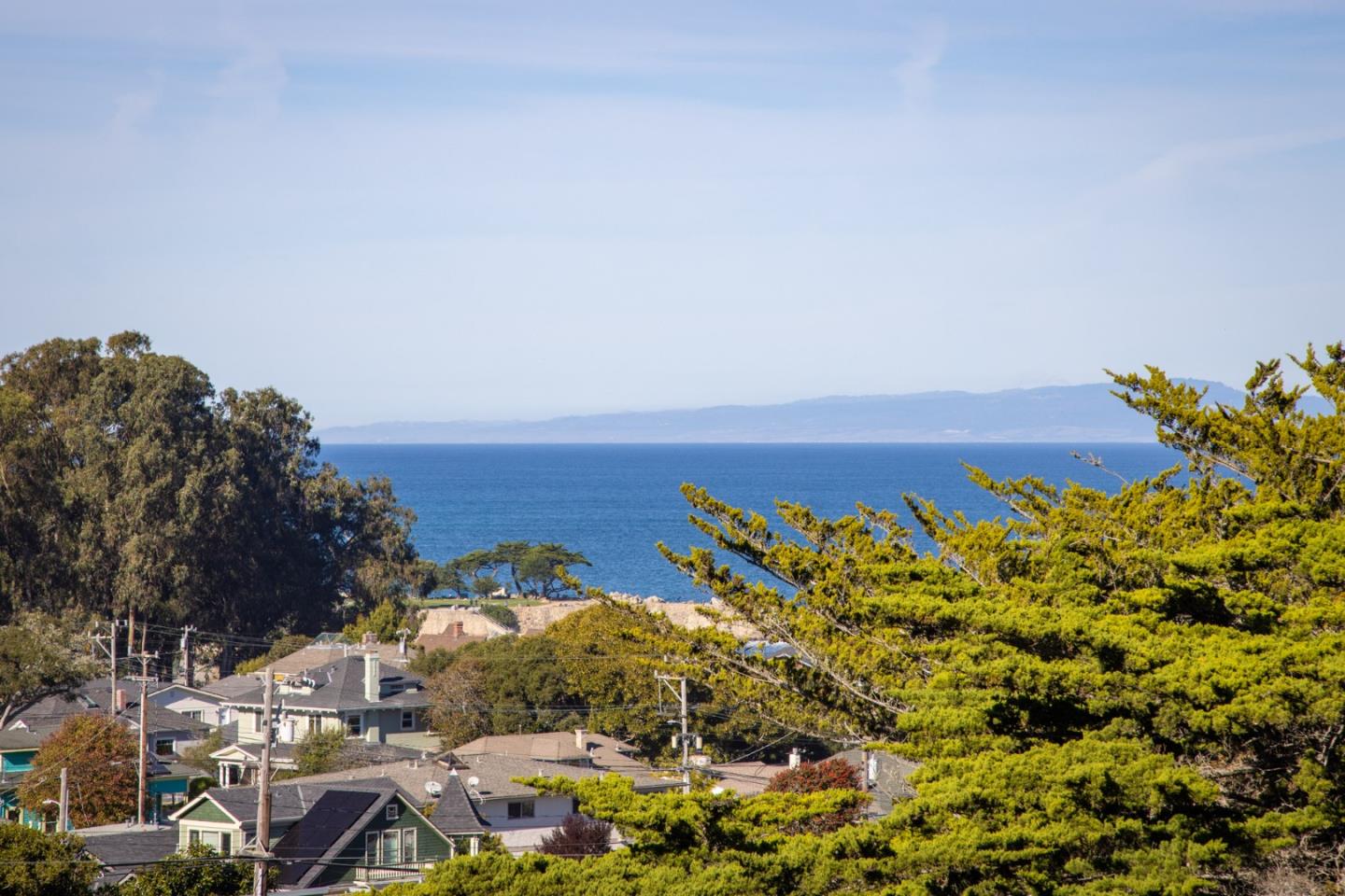 Detail Gallery Image 15 of 20 For 311 Lighthouse, Pacific Grove,  CA 93950 - 4 Beds | 2 Baths
