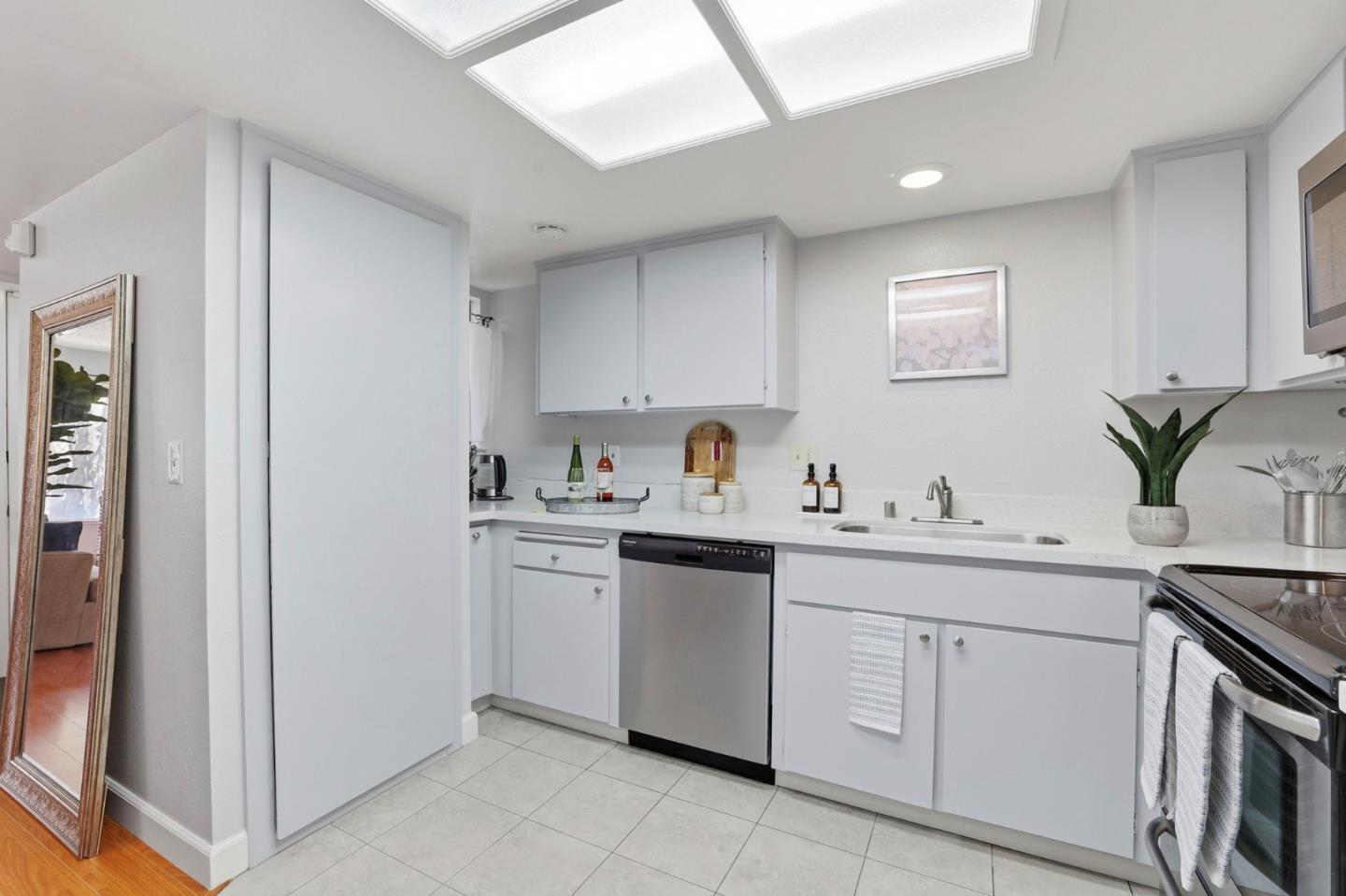 Detail Gallery Image 9 of 23 For 2465 Sequester Ct, San Jose,  CA 95133 - 2 Beds | 2 Baths