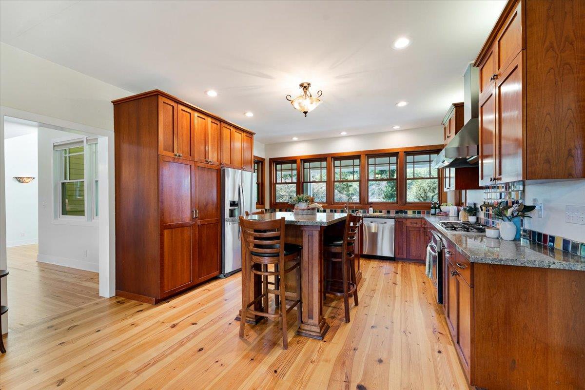 Detail Gallery Image 11 of 58 For 18101 Idylwild Rd, Los Gatos,  CA 95033 - 4 Beds | 2/1 Baths