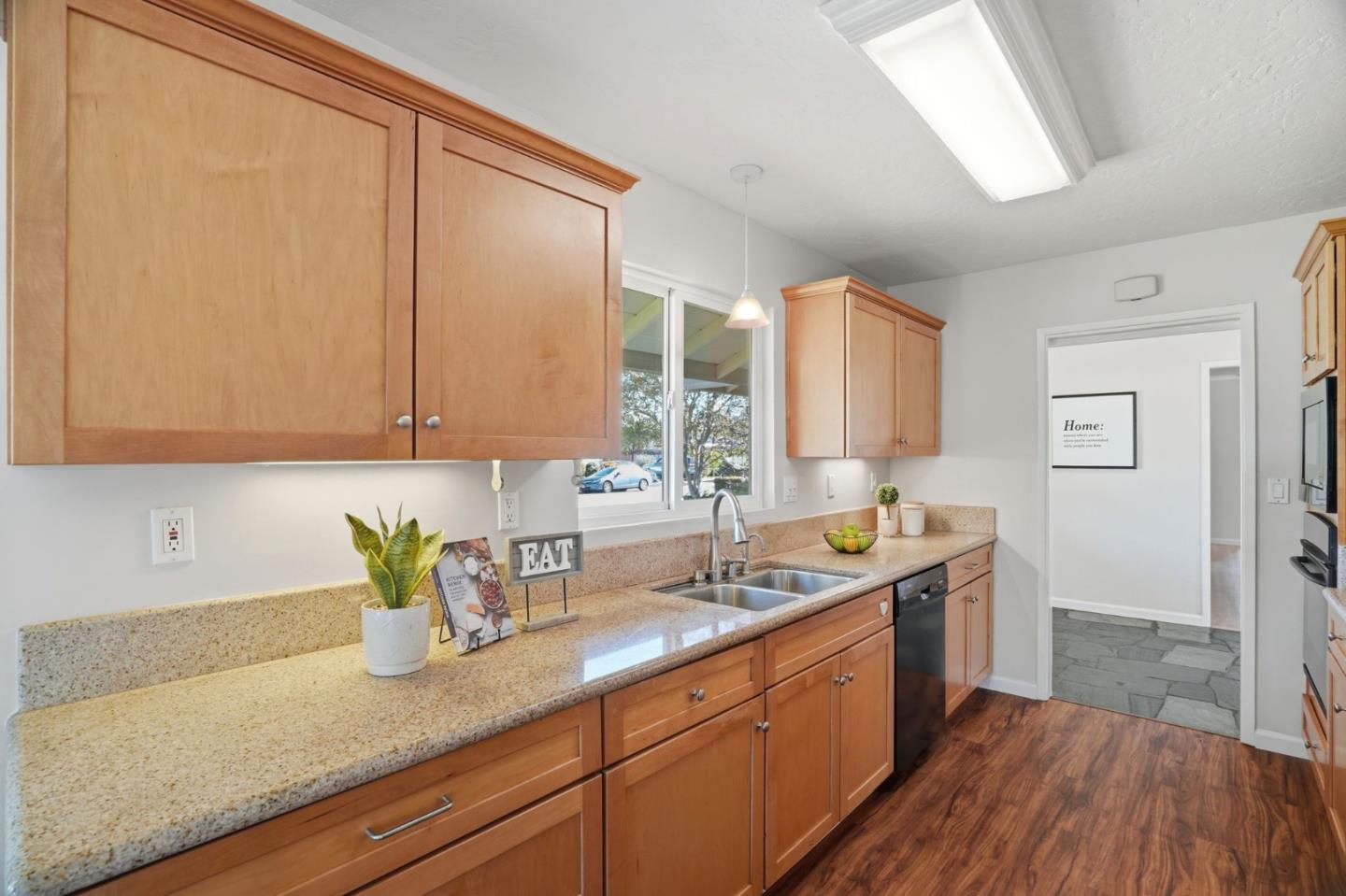 Detail Gallery Image 10 of 44 For 18940 Westview Dr, Saratoga,  CA 95070 - 3 Beds | 2/1 Baths