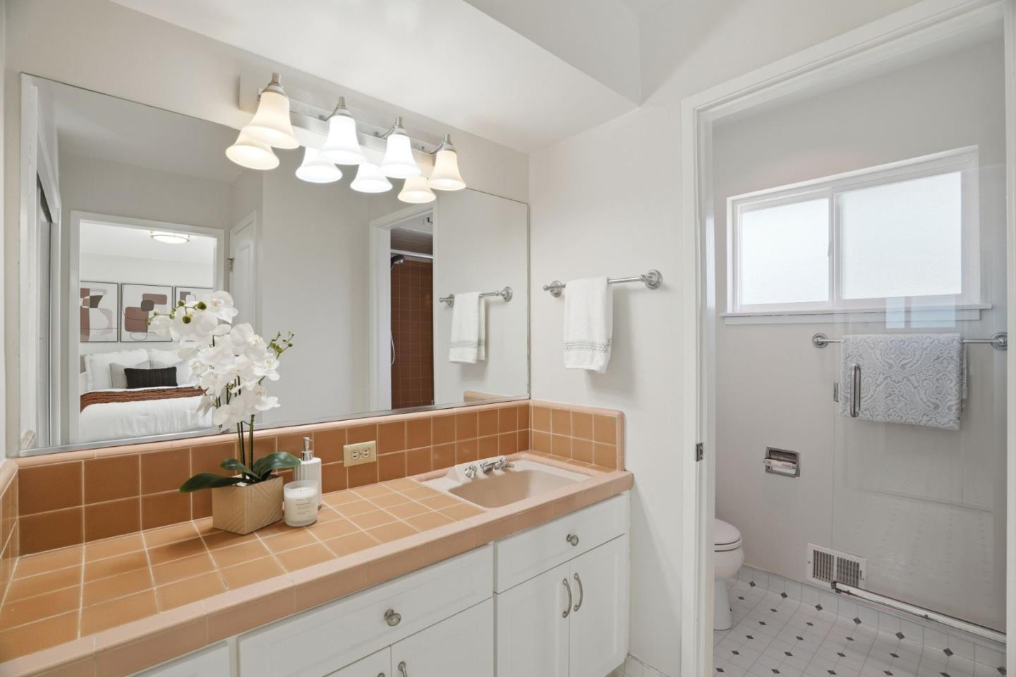 Detail Gallery Image 16 of 44 For 18940 Westview Dr, Saratoga,  CA 95070 - 3 Beds | 2/1 Baths