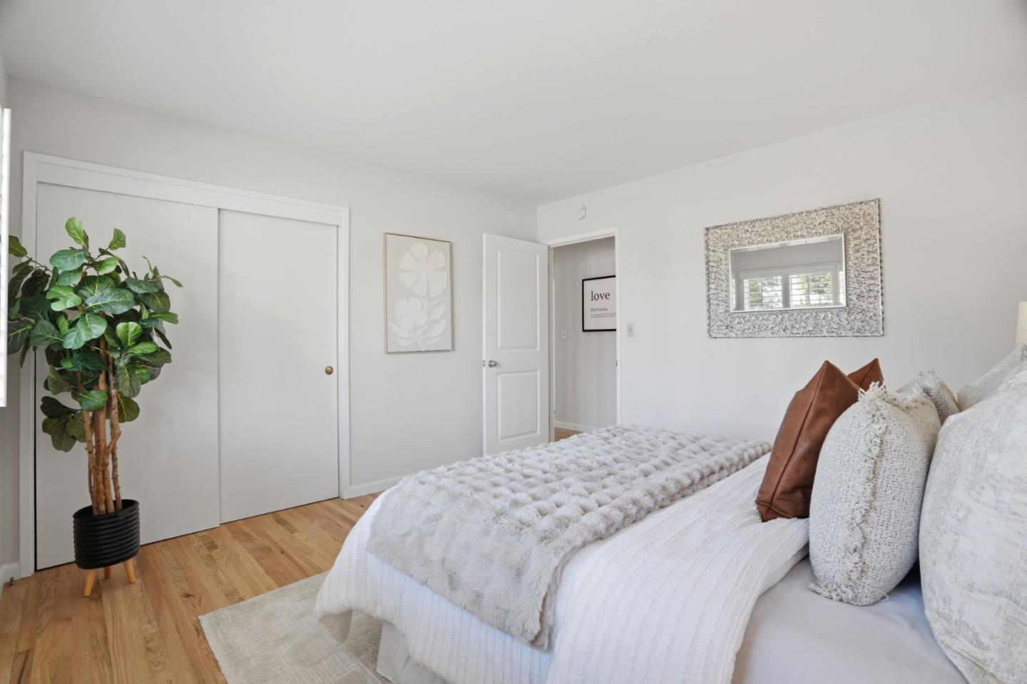 Detail Gallery Image 18 of 44 For 18940 Westview Dr, Saratoga,  CA 95070 - 3 Beds | 2/1 Baths