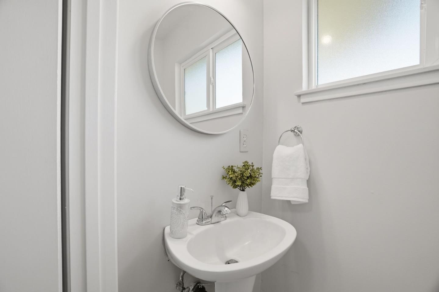 Detail Gallery Image 23 of 44 For 18940 Westview Dr, Saratoga,  CA 95070 - 3 Beds | 2/1 Baths