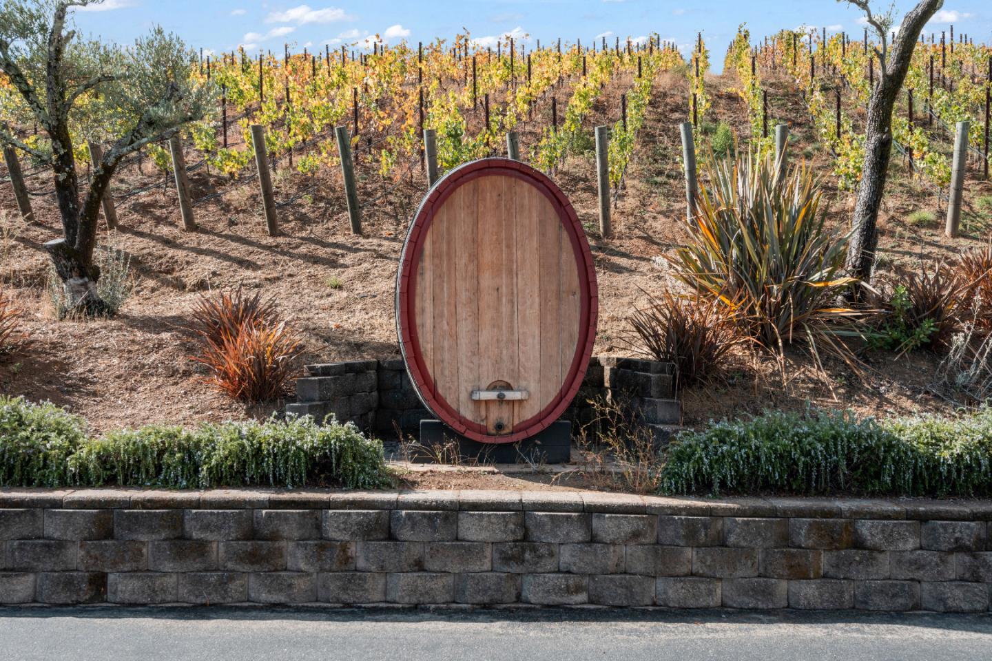 Detail Gallery Image 34 of 44 For 18940 Westview Dr, Saratoga,  CA 95070 - 3 Beds | 2/1 Baths