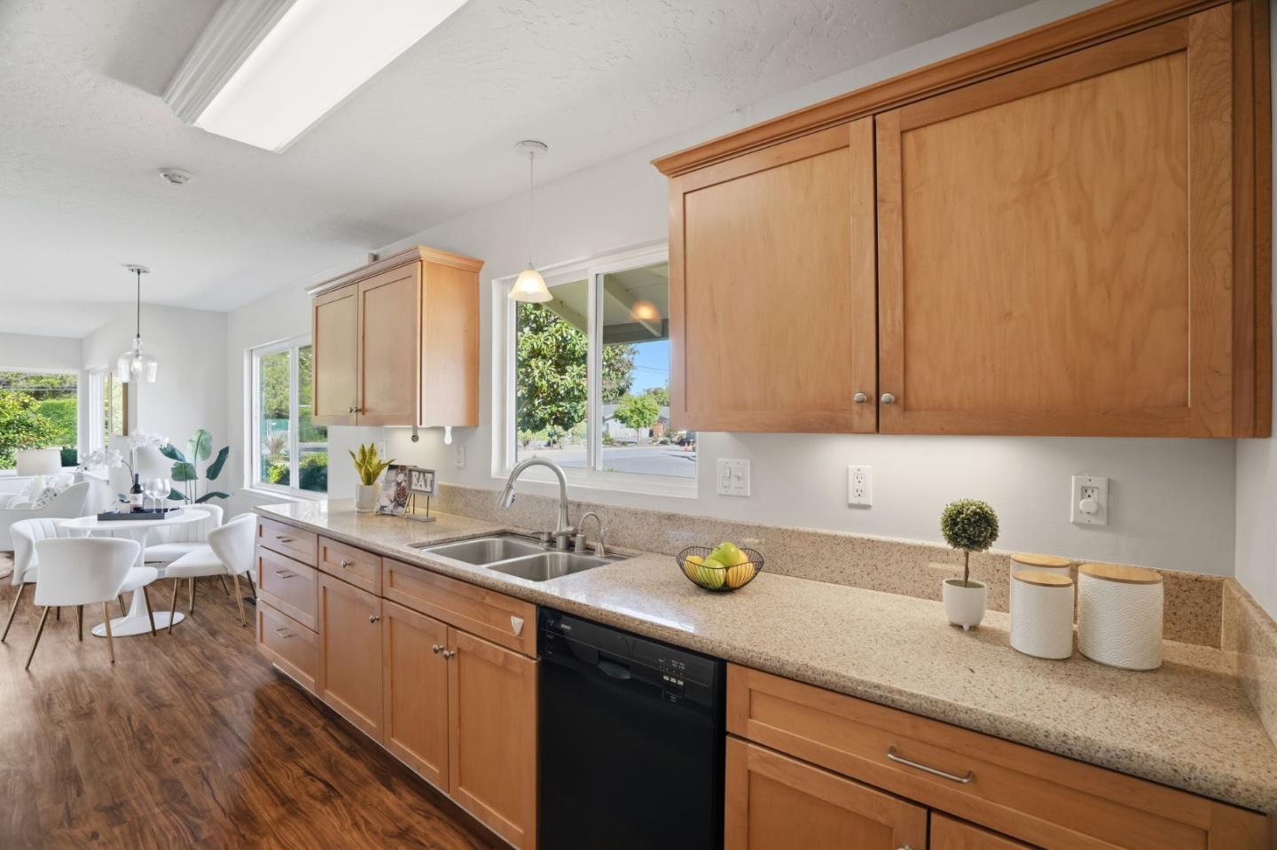 Detail Gallery Image 4 of 44 For 18940 Westview Dr, Saratoga,  CA 95070 - 3 Beds | 2/1 Baths