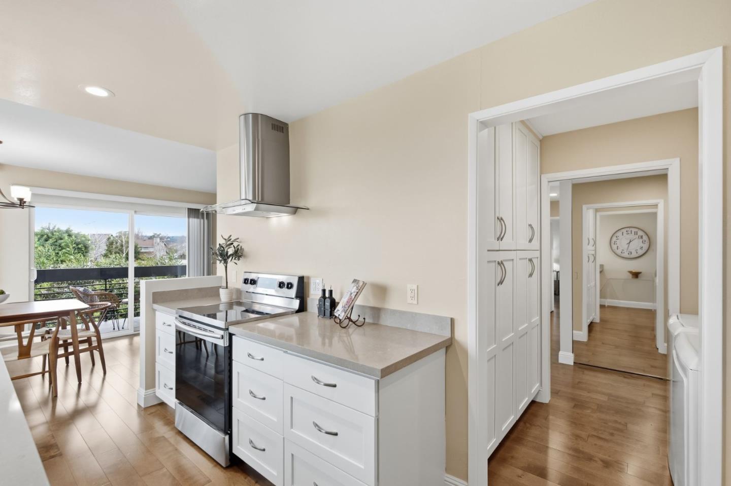 Detail Gallery Image 4 of 31 For 1075 Shell Blvd #7,  Foster City,  CA 94404 - 2 Beds | 2 Baths