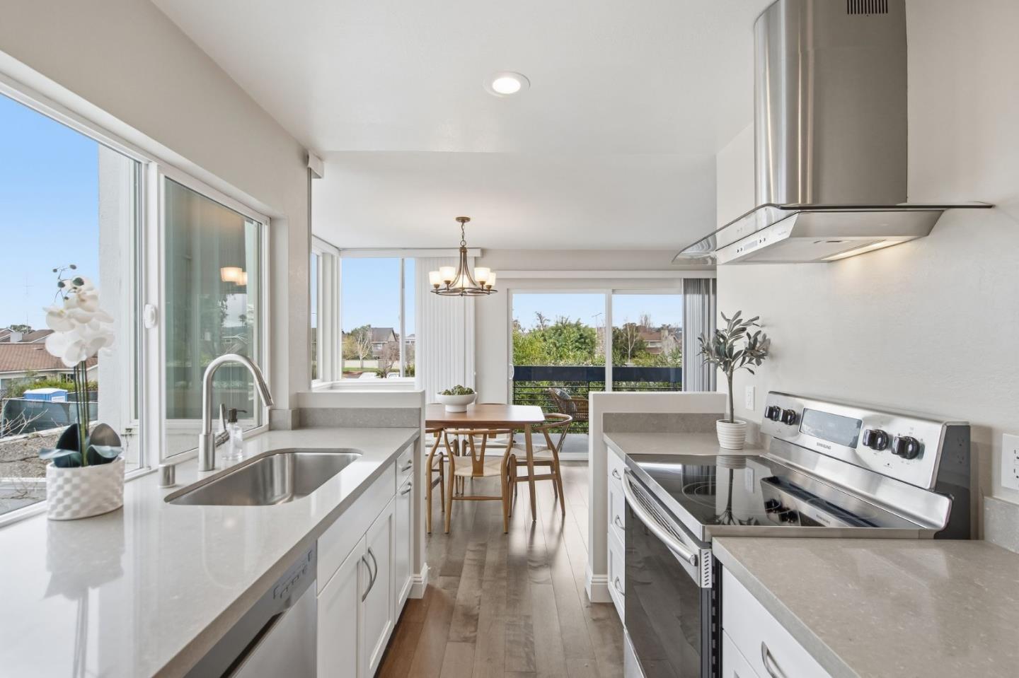 Detail Gallery Image 5 of 31 For 1075 Shell Blvd #7,  Foster City,  CA 94404 - 2 Beds | 2 Baths