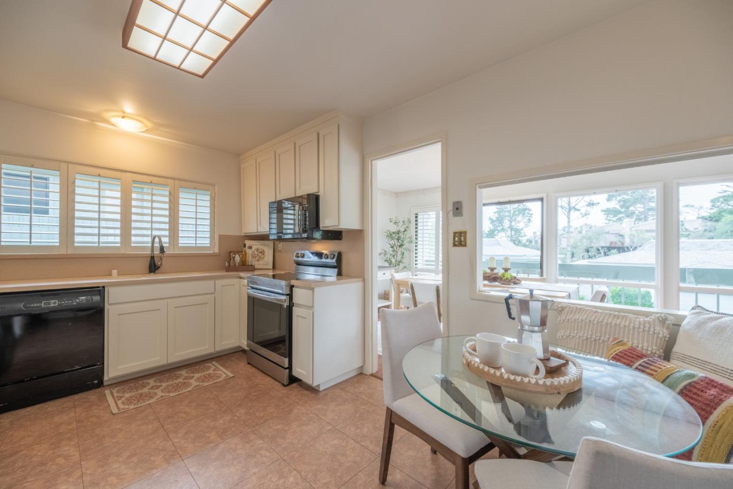 Detail Gallery Image 11 of 24 For 83 High Meadow Ln, Carmel,  CA 93923 - 3 Beds | 3 Baths