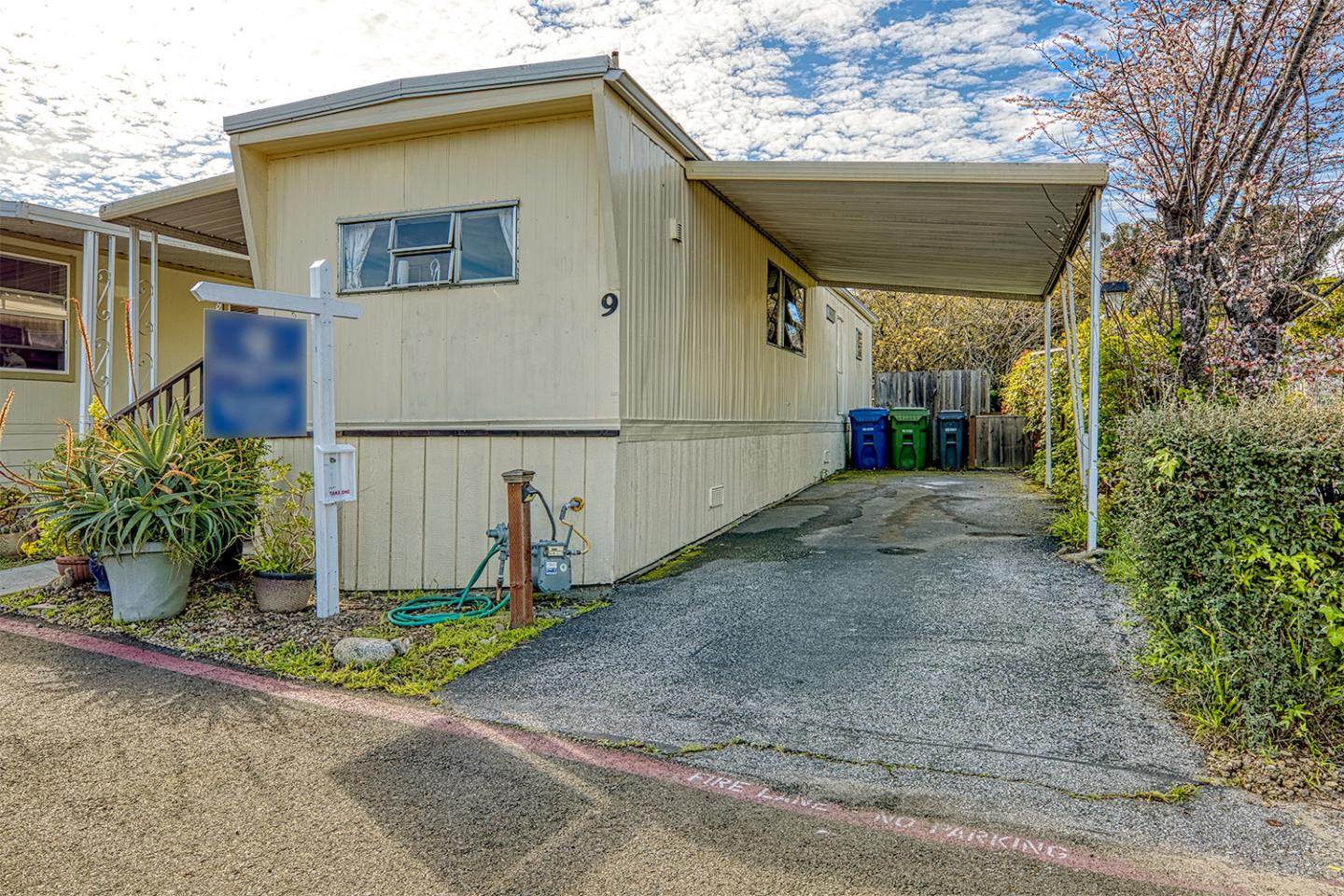 Detail Gallery Image 3 of 29 For 1190 7th Ave #9,  Santa Cruz,  CA 95062 - 2 Beds | 1 Baths