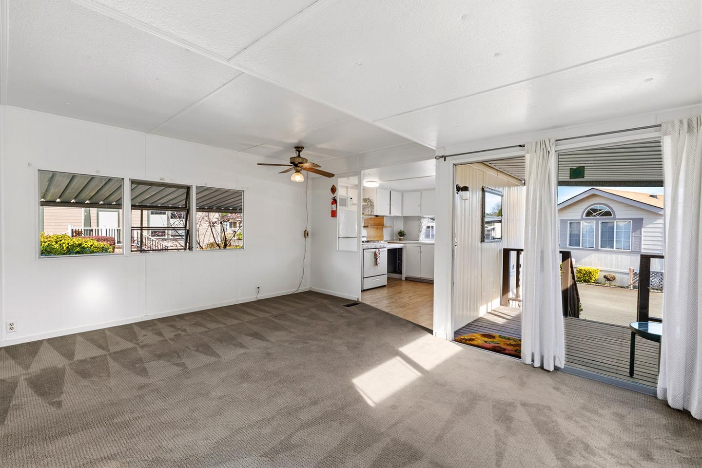 Detail Gallery Image 4 of 29 For 1190 7th Ave #9,  Santa Cruz,  CA 95062 - 2 Beds | 1 Baths