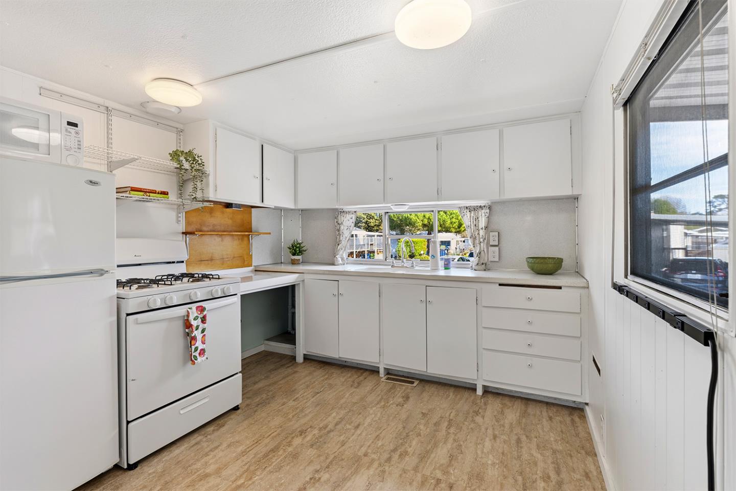 Detail Gallery Image 5 of 29 For 1190 7th Ave #9,  Santa Cruz,  CA 95062 - 2 Beds | 1 Baths