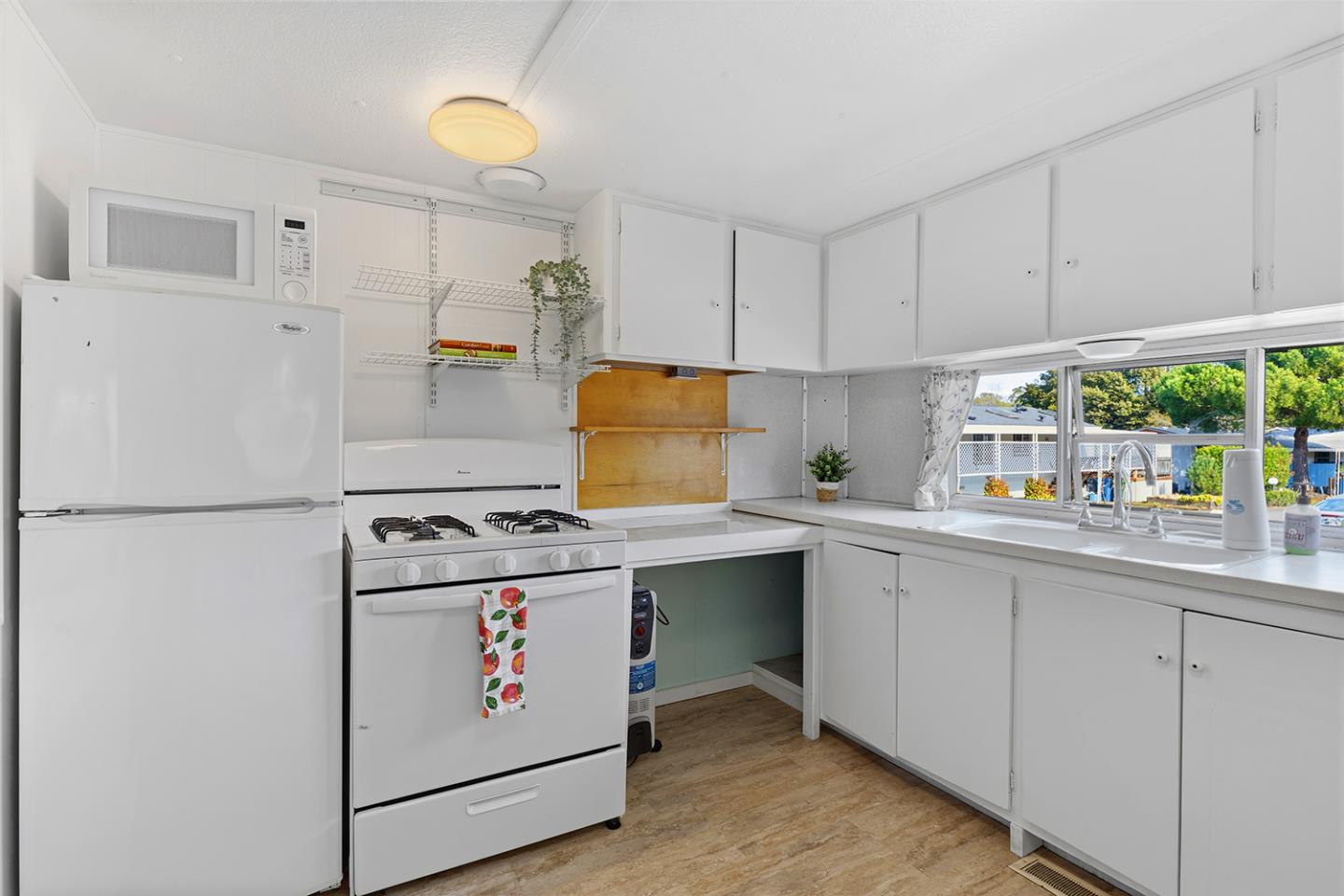 Detail Gallery Image 9 of 29 For 1190 7th Ave #9,  Santa Cruz,  CA 95062 - 2 Beds | 1 Baths