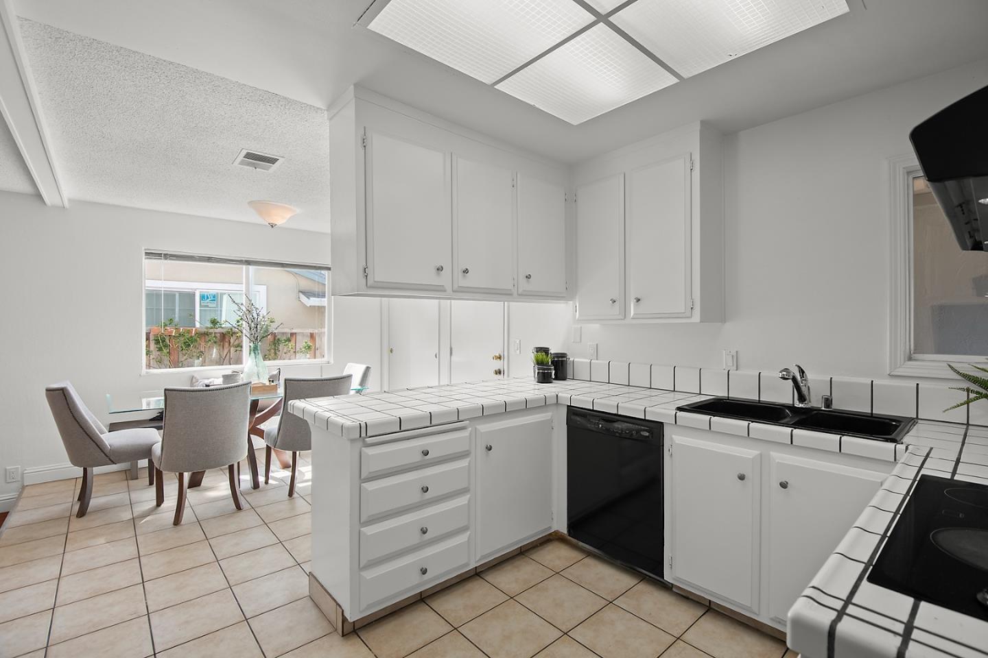 Detail Gallery Image 17 of 31 For 1314 Pellier Ct, San Jose,  CA 95121 - 3 Beds | 2 Baths