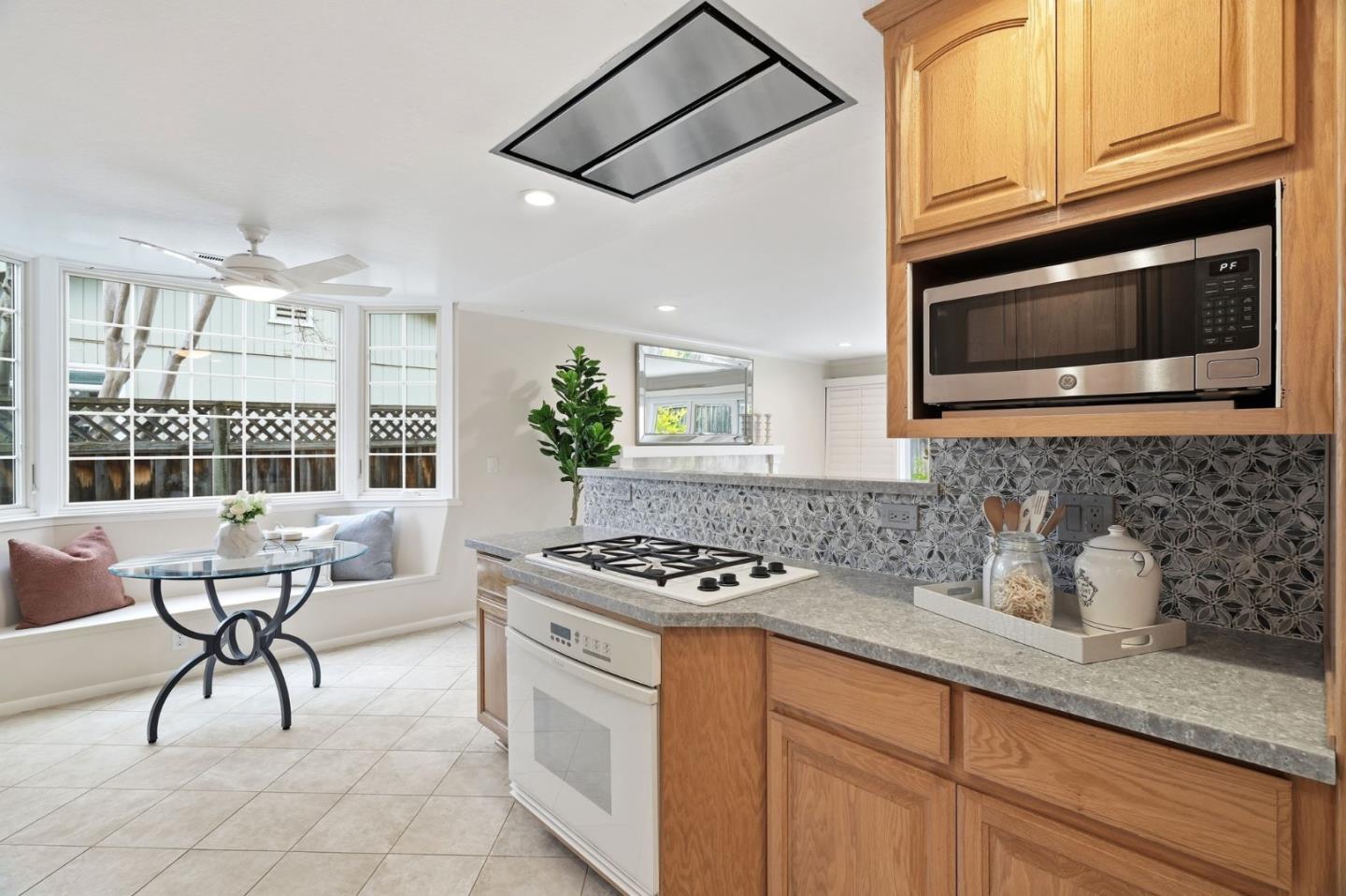 Detail Gallery Image 10 of 29 For 5492 Castle Glen Ave, San Jose,  CA 95129 - 3 Beds | 2 Baths