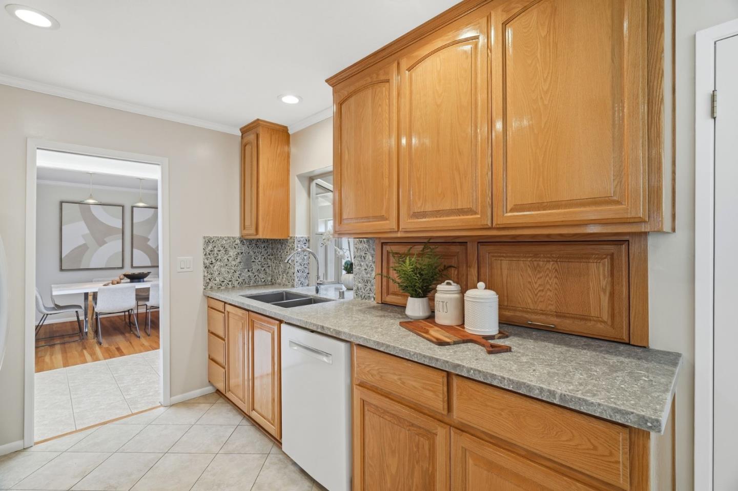 Detail Gallery Image 12 of 29 For 5492 Castle Glen Ave, San Jose,  CA 95129 - 3 Beds | 2 Baths