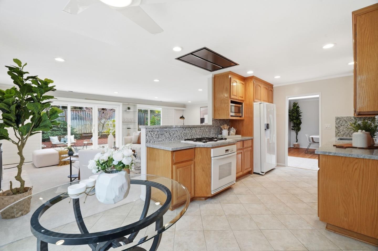 Detail Gallery Image 9 of 29 For 5492 Castle Glen Ave, San Jose,  CA 95129 - 3 Beds | 2 Baths