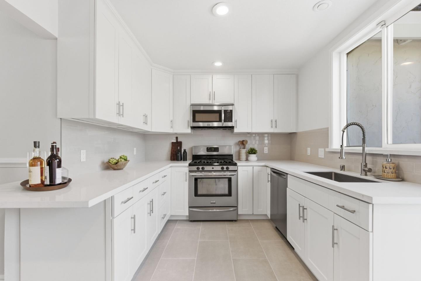 Detail Gallery Image 10 of 33 For 460 Hazel Ave, Millbrae,  CA 94030 - 5 Beds | 3 Baths