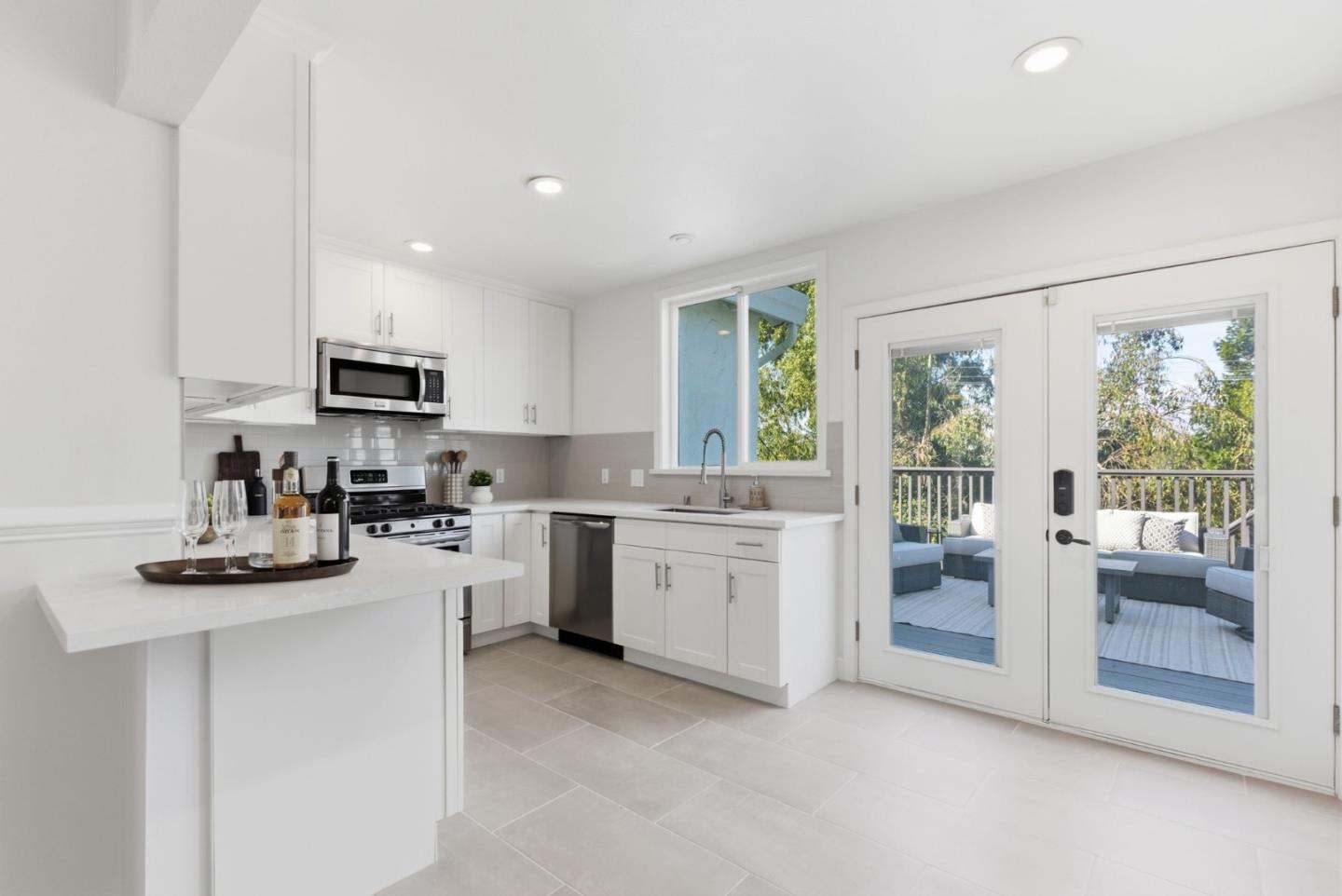 Detail Gallery Image 9 of 33 For 460 Hazel Ave, Millbrae,  CA 94030 - 5 Beds | 3 Baths