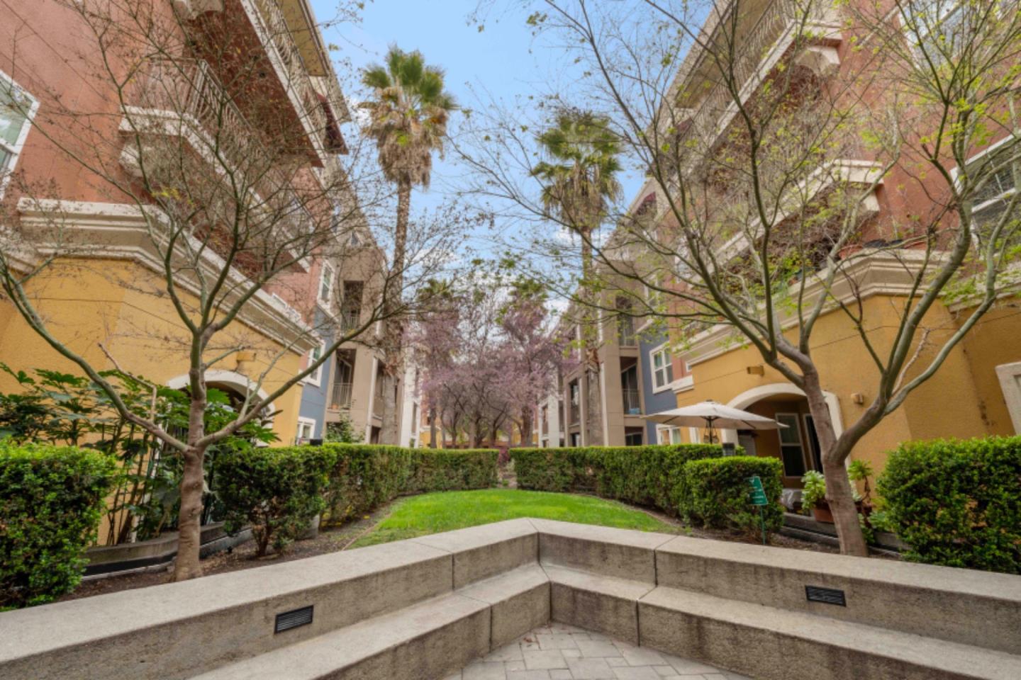 Detail Gallery Image 3 of 40 For 809 Auzerais Ave #340,  San Jose,  CA 95126 - 2 Beds | 2 Baths