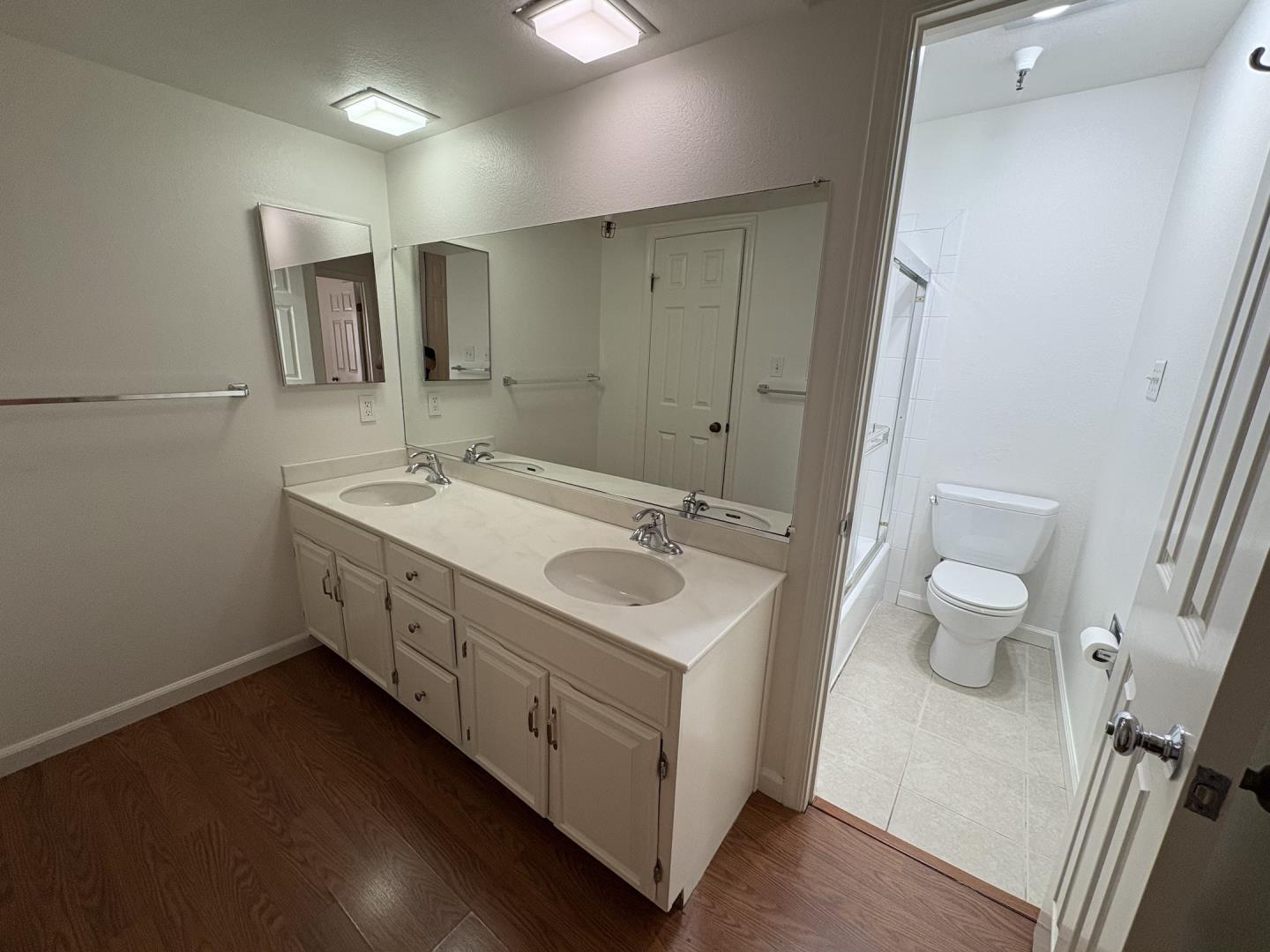 Detail Gallery Image 11 of 14 For 735 El Camino Real #102,  Burlingame,  CA 94010 - 2 Beds | 1 Baths