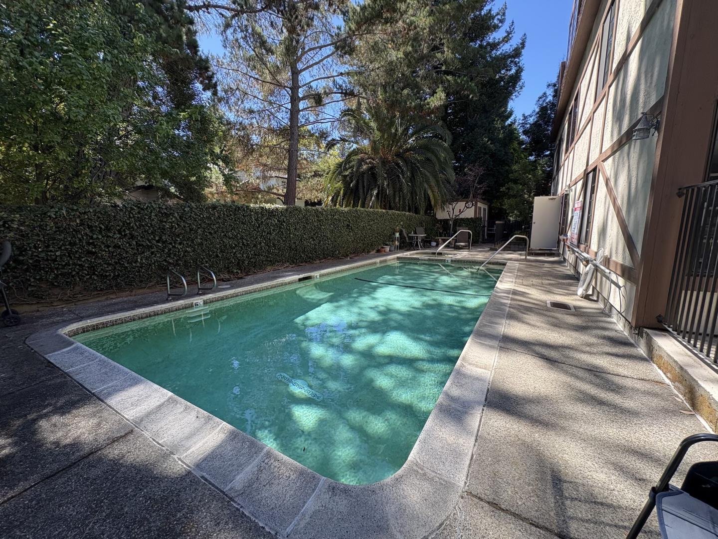 Detail Gallery Image 3 of 14 For 735 El Camino Real #102,  Burlingame,  CA 94010 - 2 Beds | 1 Baths