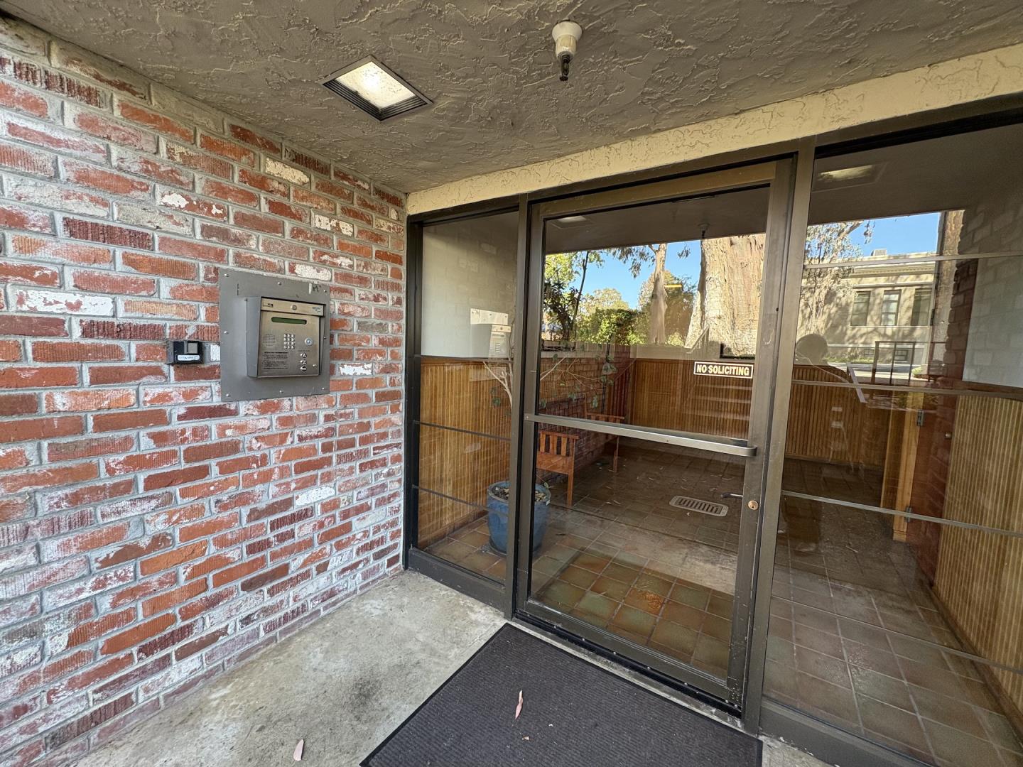 Detail Gallery Image 4 of 14 For 735 El Camino Real #102,  Burlingame,  CA 94010 - 2 Beds | 1 Baths