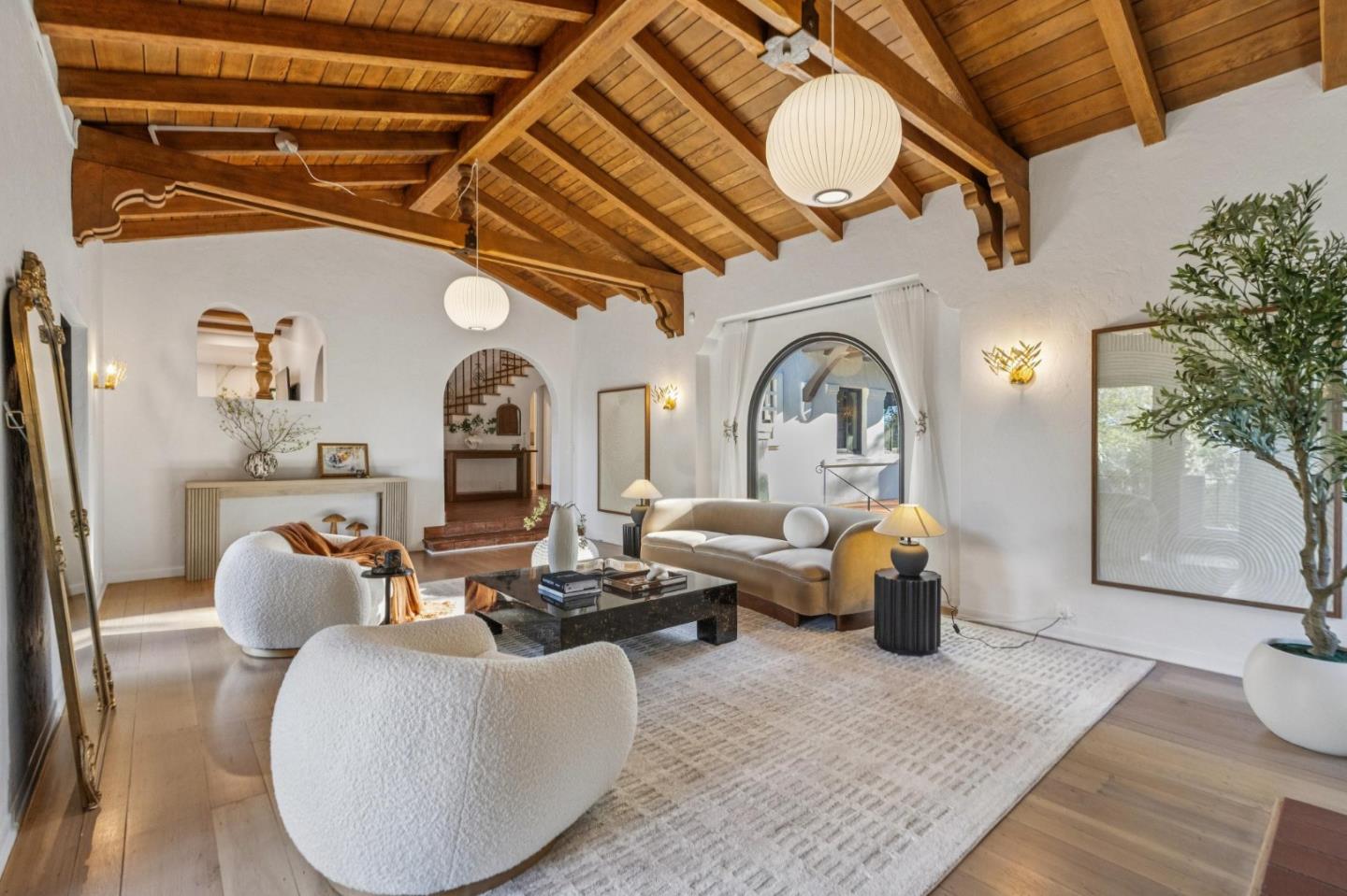 Detail Gallery Image 10 of 67 For 2323 Summit Dr, Hillsborough,  CA 94010 - 5 Beds | 5 Baths