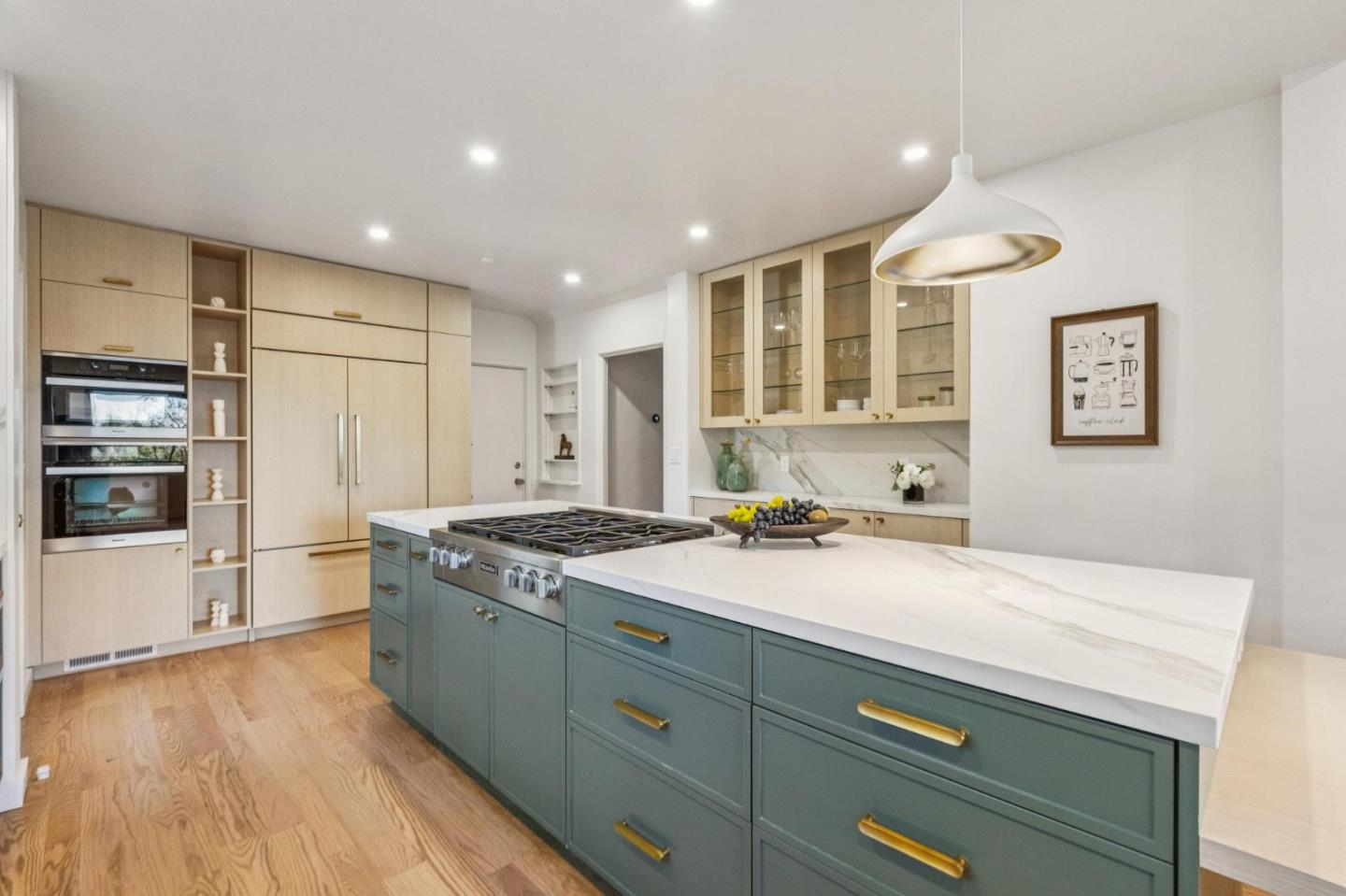 Detail Gallery Image 18 of 67 For 2323 Summit Dr, Hillsborough,  CA 94010 - 5 Beds | 5 Baths