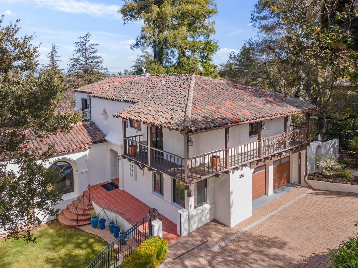 Detail Gallery Image 2 of 67 For 2323 Summit Dr, Hillsborough,  CA 94010 - 5 Beds | 5 Baths