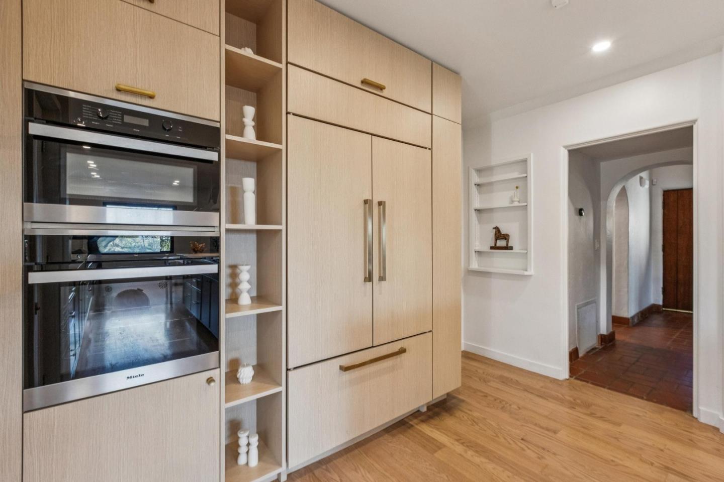 Detail Gallery Image 20 of 67 For 2323 Summit Dr, Hillsborough,  CA 94010 - 5 Beds | 5 Baths