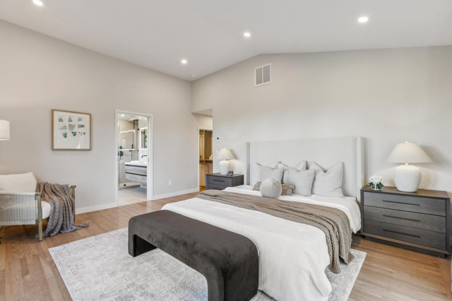 Detail Gallery Image 27 of 67 For 2323 Summit Dr, Hillsborough,  CA 94010 - 5 Beds | 5 Baths