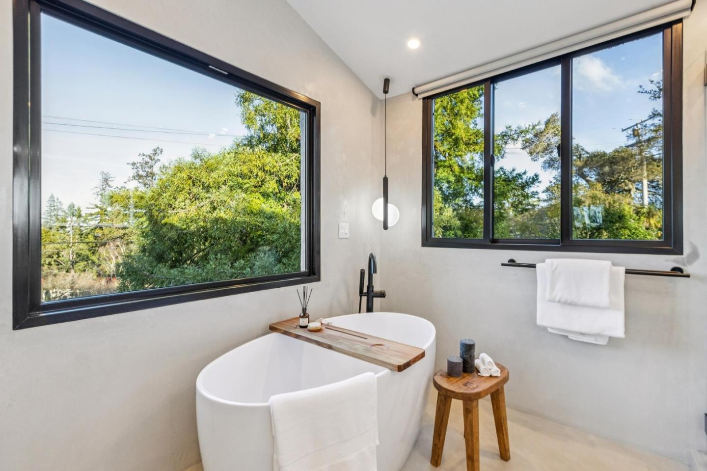 Detail Gallery Image 30 of 67 For 2323 Summit Dr, Hillsborough,  CA 94010 - 5 Beds | 5 Baths