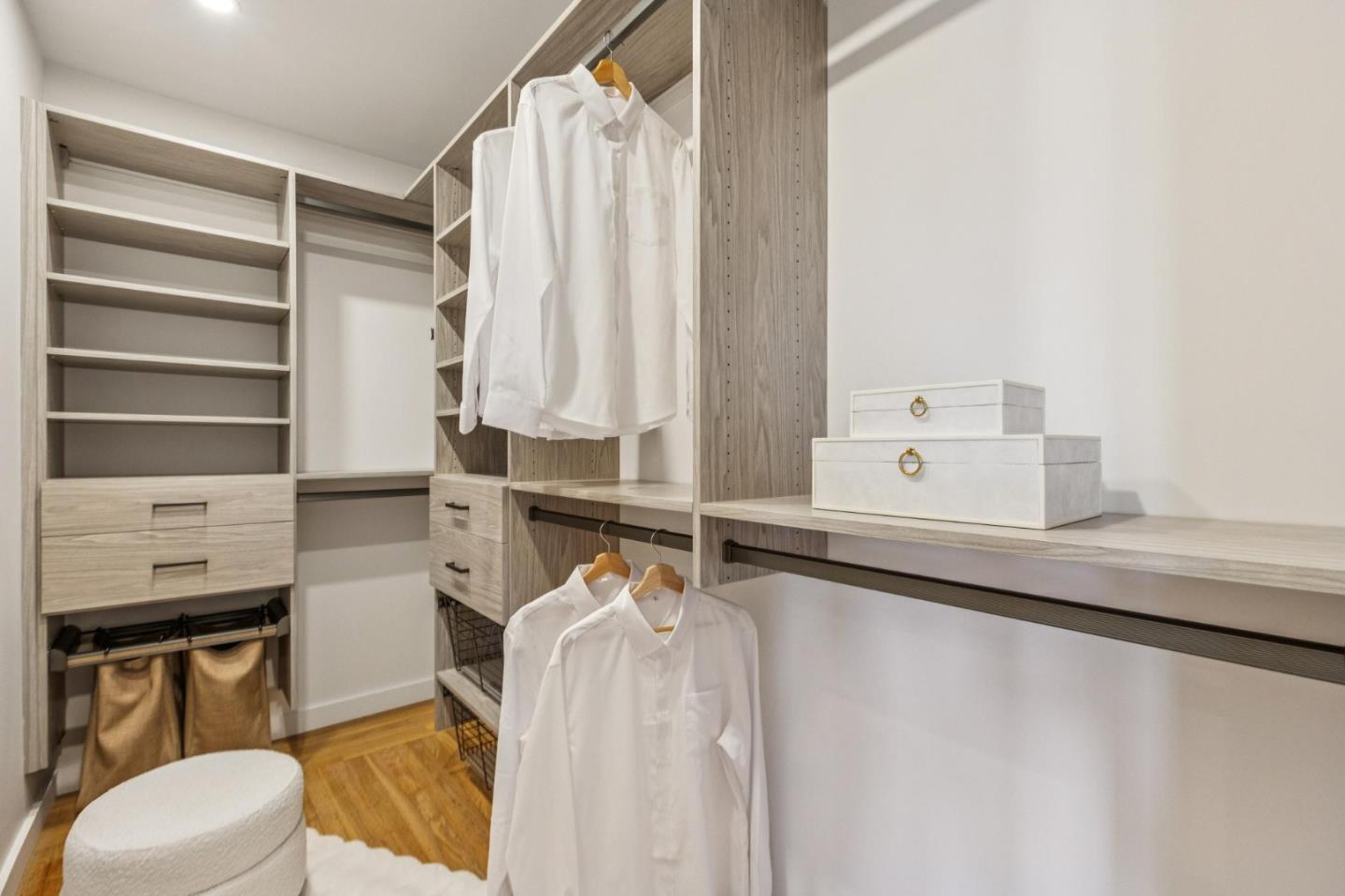 Detail Gallery Image 31 of 67 For 2323 Summit Dr, Hillsborough,  CA 94010 - 5 Beds | 5 Baths