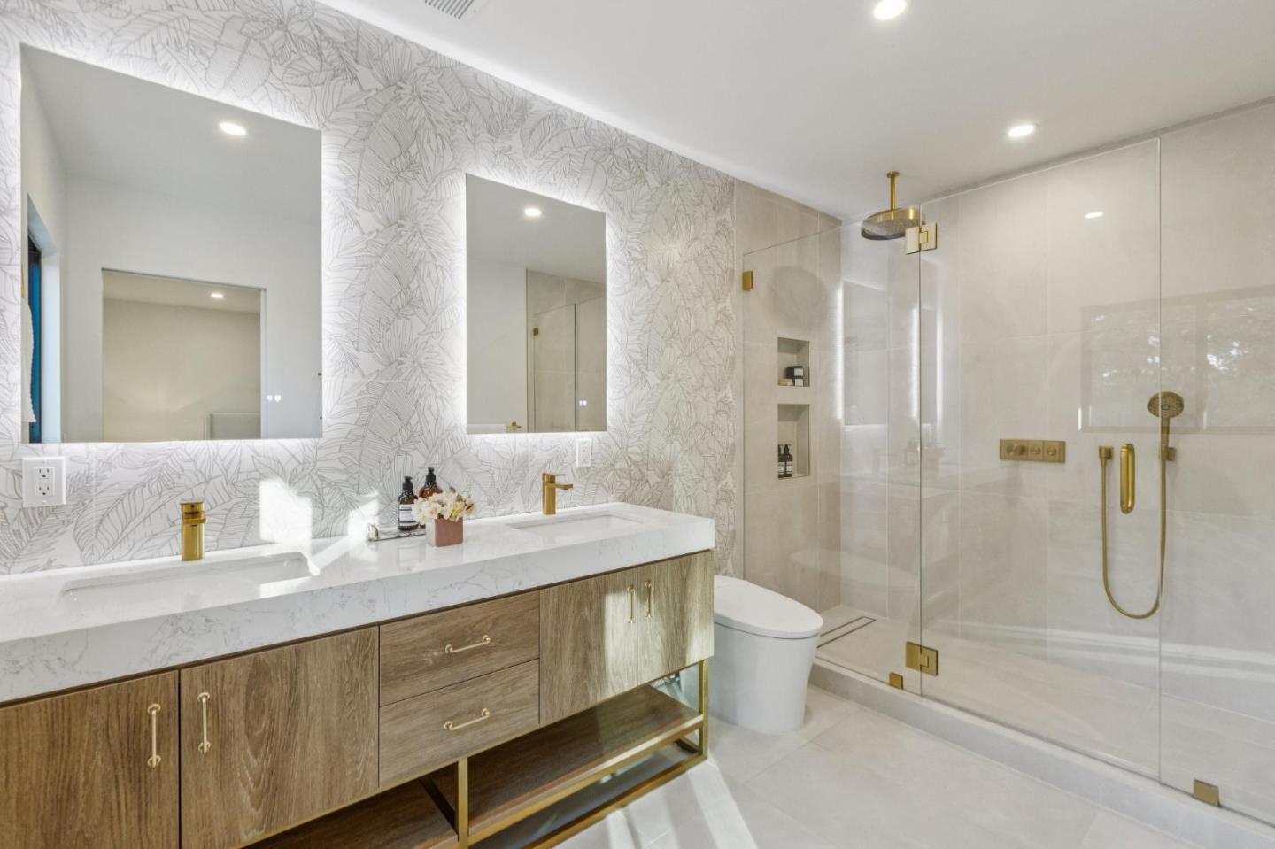 Detail Gallery Image 36 of 67 For 2323 Summit Dr, Hillsborough,  CA 94010 - 5 Beds | 5 Baths