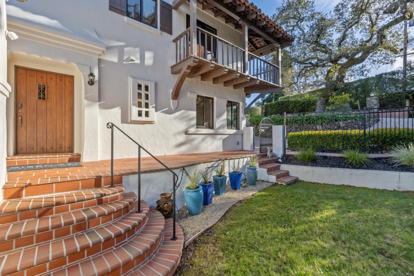 Detail Gallery Image 5 of 67 For 2323 Summit Dr, Hillsborough,  CA 94010 - 5 Beds | 5 Baths