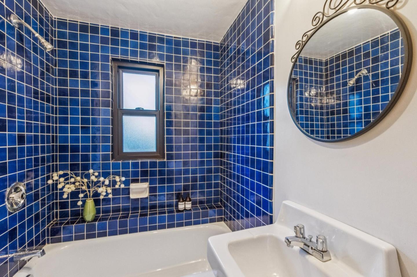 Detail Gallery Image 50 of 67 For 2323 Summit Dr, Hillsborough,  CA 94010 - 5 Beds | 5 Baths