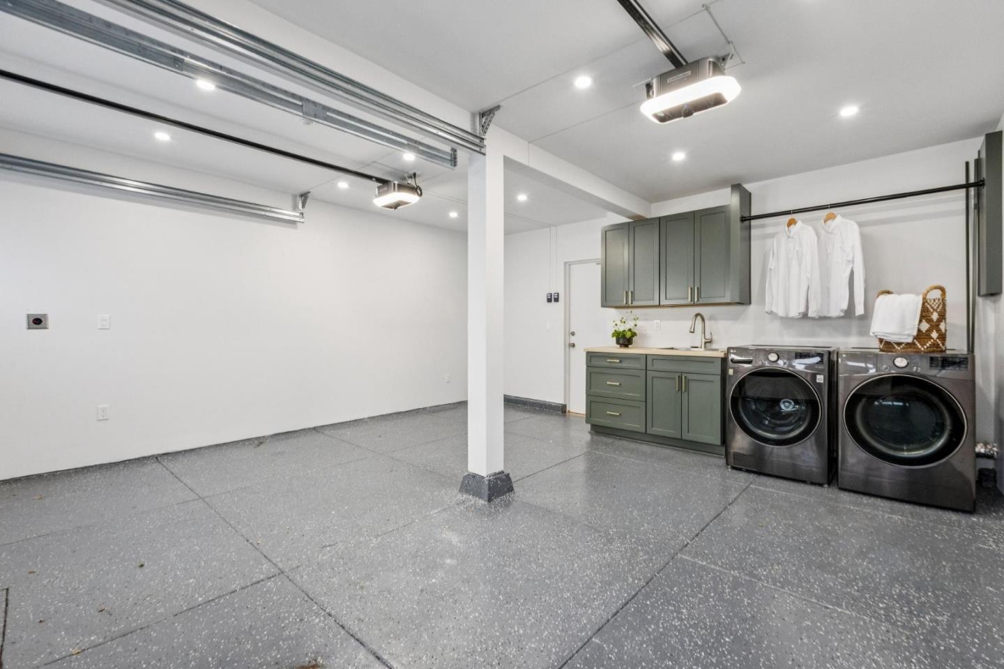 Detail Gallery Image 51 of 67 For 2323 Summit Dr, Hillsborough,  CA 94010 - 5 Beds | 5 Baths