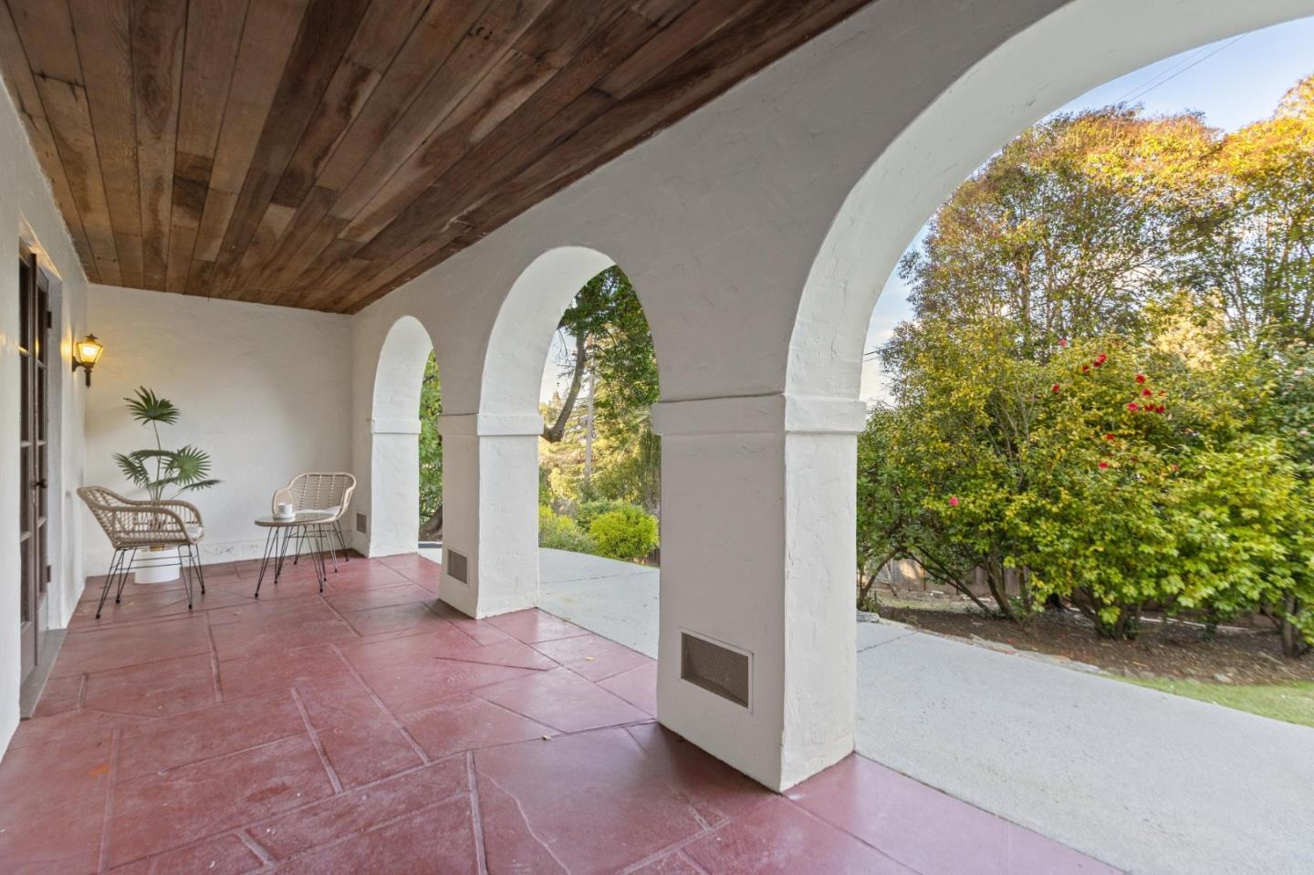 Detail Gallery Image 53 of 67 For 2323 Summit Dr, Hillsborough,  CA 94010 - 5 Beds | 5 Baths