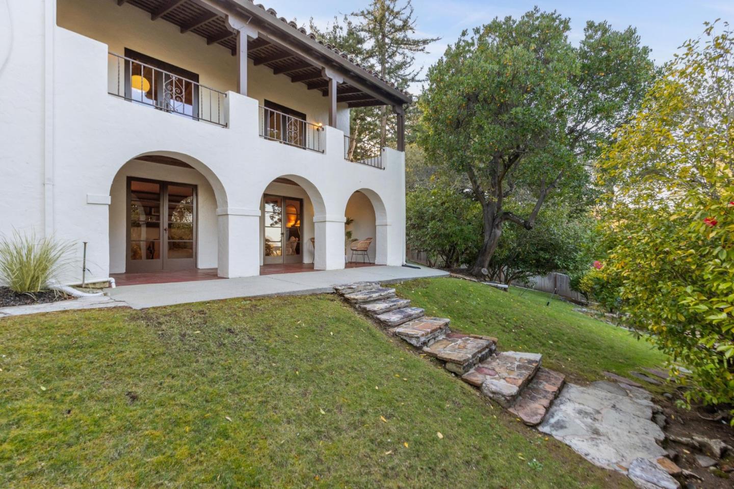 Detail Gallery Image 54 of 67 For 2323 Summit Dr, Hillsborough,  CA 94010 - 5 Beds | 5 Baths