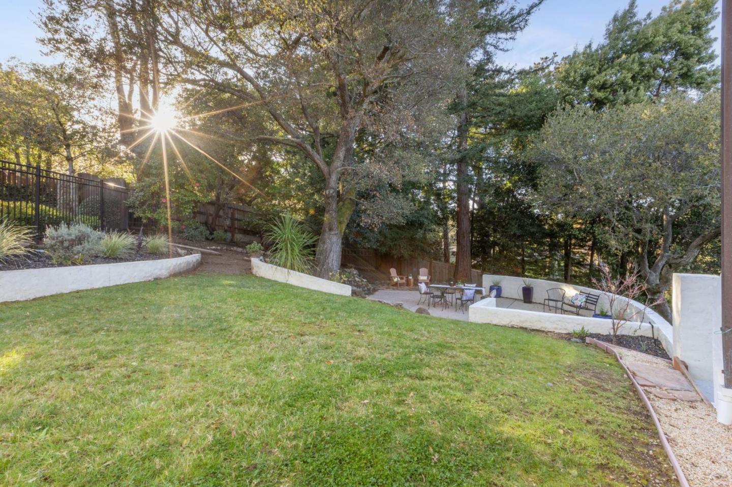 Detail Gallery Image 57 of 67 For 2323 Summit Dr, Hillsborough,  CA 94010 - 5 Beds | 5 Baths