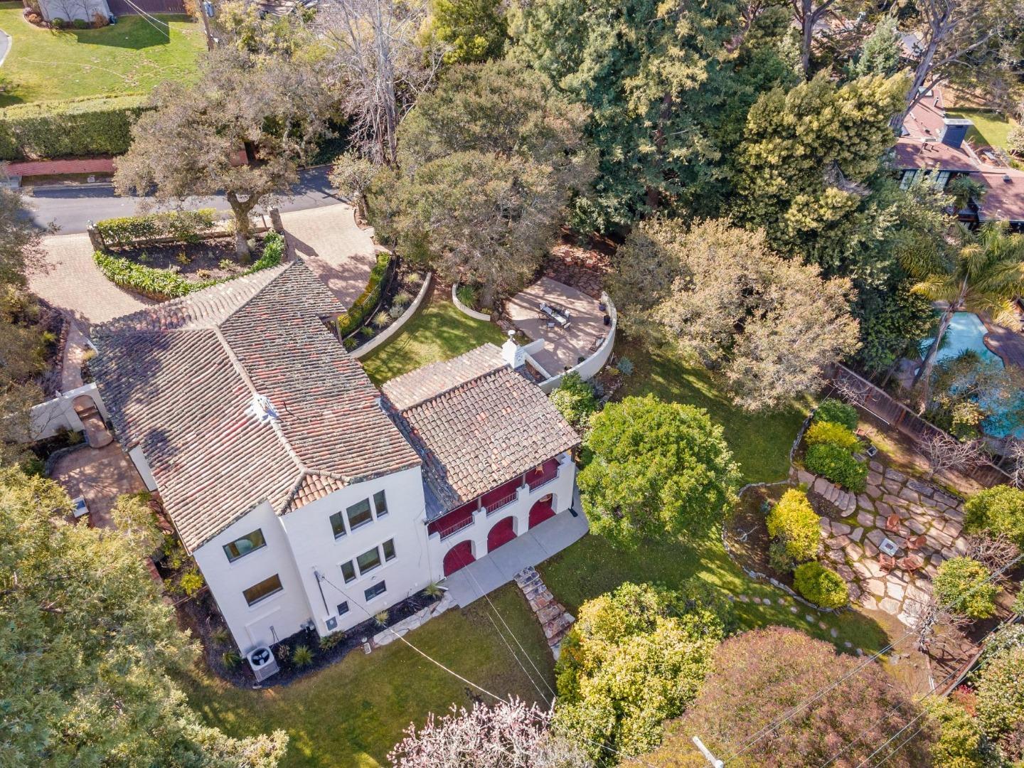 Detail Gallery Image 62 of 67 For 2323 Summit Dr, Hillsborough,  CA 94010 - 5 Beds | 5 Baths