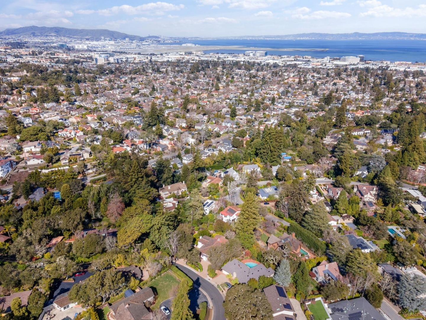 Detail Gallery Image 64 of 67 For 2323 Summit Dr, Hillsborough,  CA 94010 - 5 Beds | 5 Baths