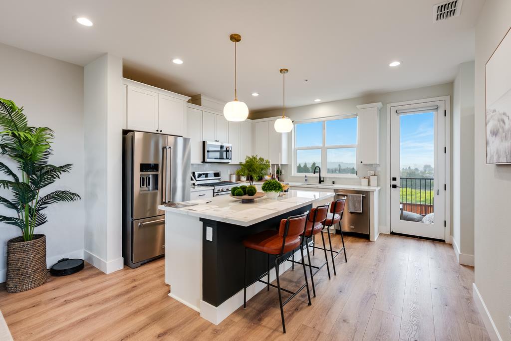 Detail Gallery Image 11 of 39 For 105 Skyline Vista Way, Watsonville,  CA 95076 - 3 Beds | 3/1 Baths